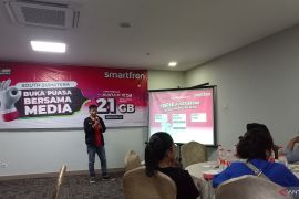 Smartfren tawarkan paket "Triple Berkah"
