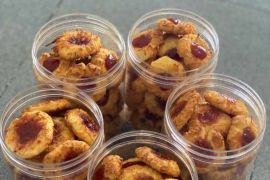 Jelang Lebaran, pengusaha kue kering di Ambon kebanjiran pesanan