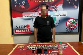 Bukannya bisnis takjil buat bekal Lebaran, pria di Bima ini justru jualan sabu