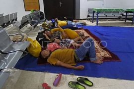 Pemudik Empat Hari Menginap Di Ruang Tunggu Pelabuhan Jangkar