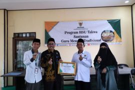 BAZNAS HSU santuni guru ngaji