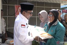 Pemkab Tanah Datar salurkan 380,9 ton bantuan cadangan pangan kepada 26.032 KPM