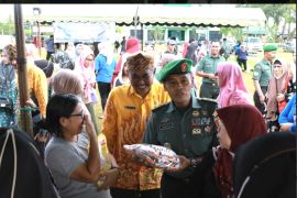 Kodim bersama Diskopdag Tanah Laut gelar pasar murah