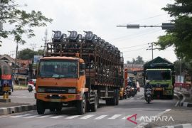 Larangan truk melintas di jalur mudik