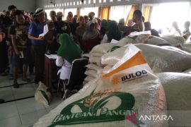 Ribuan warga Kudus terima bantuan beras cadangan pangan pemerintah