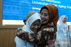 Penerima Beasiswa Pemkab Serang Ucapkan Janji Calon Dokter Muda