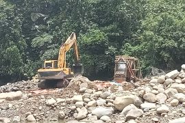 Tambang Emas Ilegal gunakan ekskavator di Tombang Sinuruik Talamau terus berlangsung