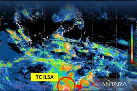 BMKG: Siklon Ilsa pengaruhi gelombang tinggi Selat Bali-Lombok lima meter