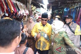 Gubernur Kalsel minta masyarakat tidak berlebihan belanja untuk lebaran
