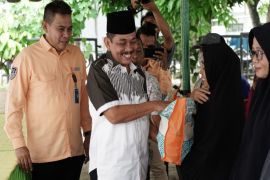 Pj.Wali Kota Tebing Tinggi serahkan paket sembako CSR Bank BNI