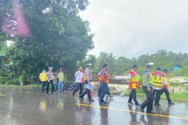 ARUS MUDIK - Dinas Perhubungan Tabalong pasang rambu di kawasan rawan kecelakaan