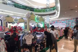 Arus Mudik - Pengunjung mal di Medan meningkat jelang Lebaran 2023