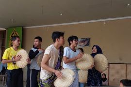 Dapur Teater Kalsel lestarikan pentas seni lokal