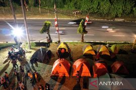 Posko Mudik Gombel bertema perkemahan