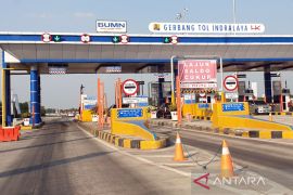Sopir travel Palembang rasakan tol Indraprabu pangkas 1,5 jam