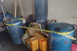 Ditreskrimsus Polda Babel amankan dua tersangka kasus penyalahgunaan BBM bersubsidi di Beltim