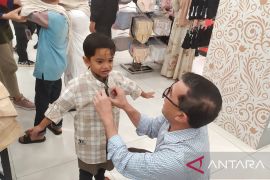 Wali kota Banda Aceh belanjakan baju Lebaran untuk anak yatim