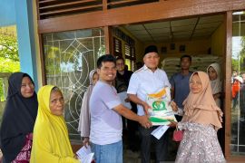 Pj Bupati Abdya tinjau penyaluran bantuan beras untuk warga