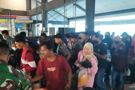 Pelabuhan Bakauheni mulai dipadati penumpang pejalan kaki pada H-6