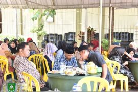 Sambut Ramadhan, Sekretariat DPRD Bengkalis gelar tausiah dan makan bersama