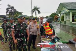 Prajurit bangun 700 meter jalan semen di Laham