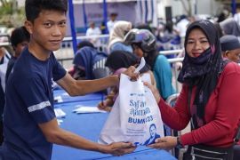 Safari Ramadhan BUMN, pasar sembako murah diserbu ribuan warga