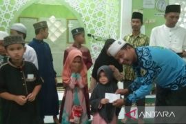 Yayasan Citra Murakata Bersatu dan Baznas HST santuni yatim piatu