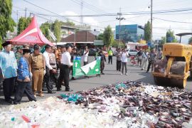 Polres Jember musnahkan ribuan botol minuman keras dan narkoba