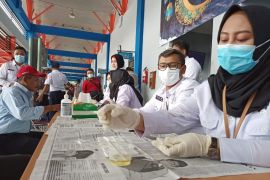 BNNK Tulungagung gelar tes urine awak bus di Terminal Gayatri