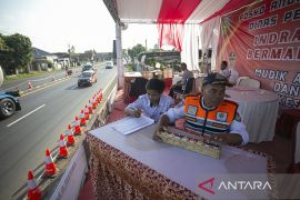 Posko penghitungan kendaraan arus mudik di Lohbener