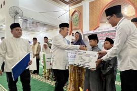 Safari Ramadan Gubri, RAPP dan APRIL serahkan santunan kepada 3.220 anak yatim