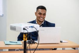 Rachmat Irianto menjalani sidang skripsi di Unesa