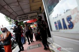 Patroli keamanan di kawasan perbelanjaan Blitar