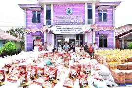 PT. Kideco  bagikan paket bingkisan  kepada warga pra sejahtera