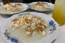 Menikmati Mi Koclok Panjunan di tengah desa bernuansa Arab