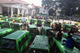 Aksi unjuk rasa supir angkot di Balai Kota Bogor