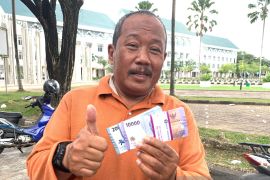 Warga Pontianak antusias tukarkan uang baru jelang Idul Fitri 1444 H