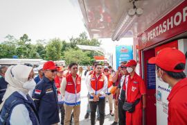 Menteri ESDM dan Dirut Pertamina Patra Niaga tinjau SPBU di Tol Lampung