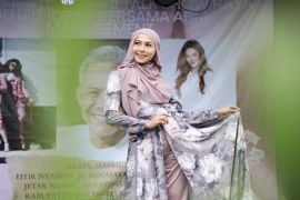 Referensi busana muslimah milenial saat lebaran ala SGJ