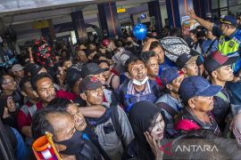 ARUS MUDIK - Puncak Arus Mudik Di Pelabuhan Trisakti Banjarmasin