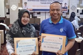 Siti Julaikah, Sarjana Peternakan yang meraih predikat guru berprestasi