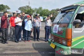 Ratusan warga manfaatkan mudik gratis dari Pemkab Cianjur