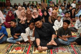 Ratusan anak yatim Sipirok buka puasa bersama Bupati Tapsel