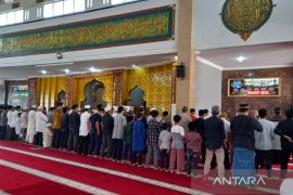 Masyarakat Bengkulu gelar shalat gerhana matahari