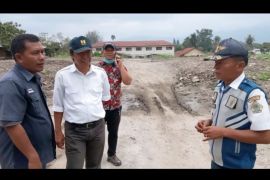 Dinas PUTR Samosir siagakan alat berat antisipasi longsor selama libur Lebaran