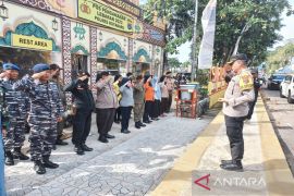 ARUS MUDIK- Kapolres Kotabaru tinjau Pos keamanan lebaran