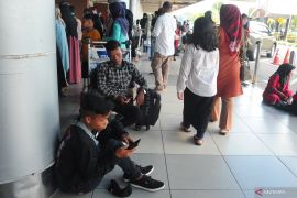 Arus Mudik di Bandara SMB II Palembang Page 2 Small