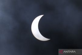 Fenomena Gerhana Matahari Hibrida terlihat sebagian dari Bali
