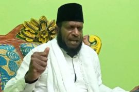 Umat Islam di Kota Jayapura takbiran di masjid