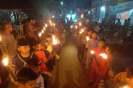 Warga Kampung Bugis Tanjungpinang gelar pawai obor dan takbir keliling sambut Lebaran